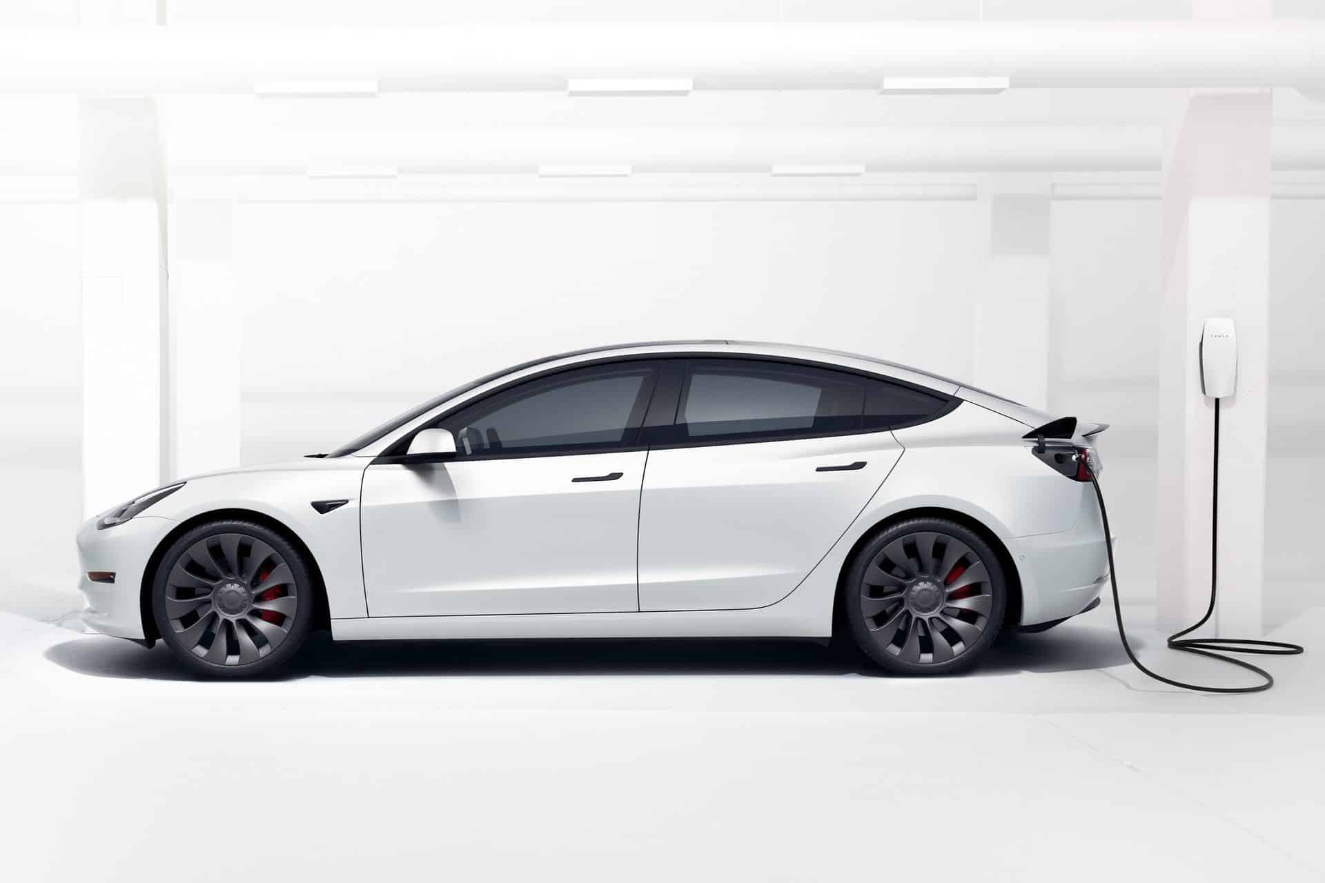 Tesla Model 3 prise recharge