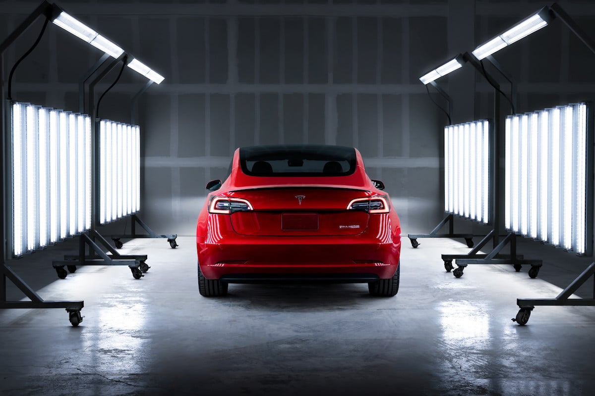 tesla model 3 rouge tuning moteur